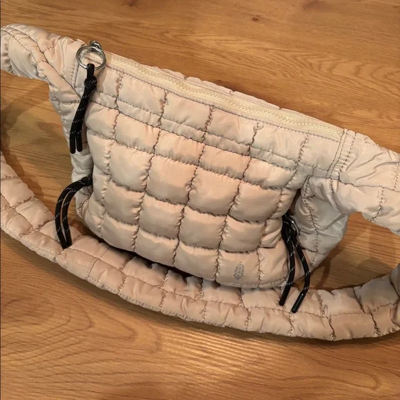 Free People Quilted Baby Carryall Sling Bag - Picture 2 of 3